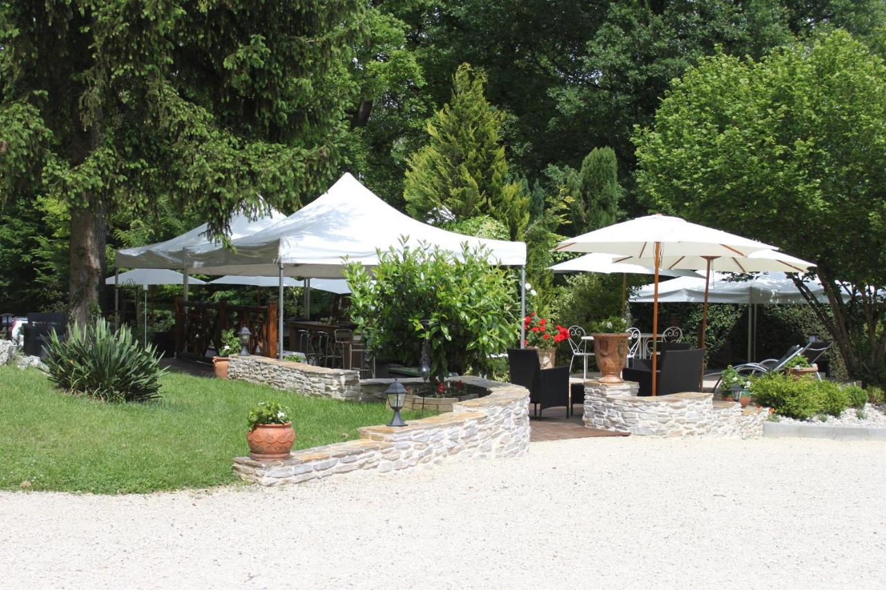 La Garenne De Morestel Exterior photo